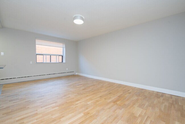 Photo - 1420 Kingston Rd