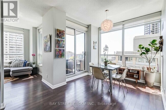 Photo - 500 Sherbourne St Unit 1004