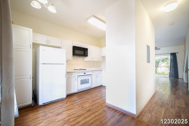 Photo - 2 Bd, 2.5 Ba, 2Pkg Pet Friendly Village on the Green $2700