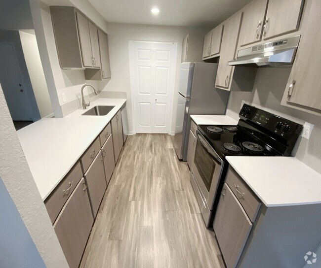 1x1 Large Kitchen & Laundry Room - Bull Mountain Rental