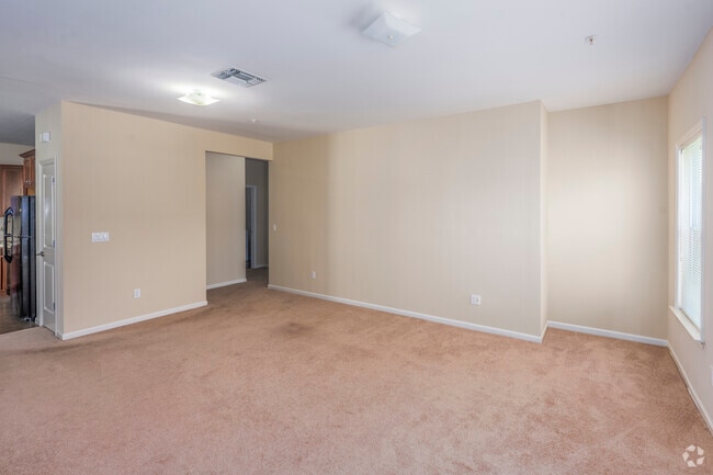 2BR, 2BA - 1,031SF - Living Room