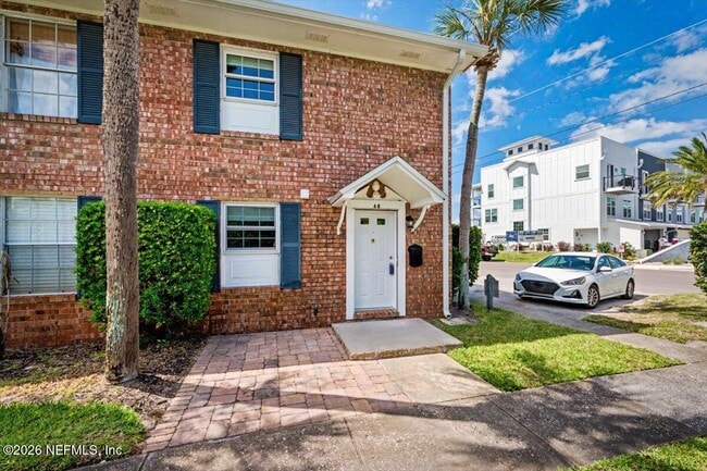 Building Photo - 22 Comares Ave Unit 6B