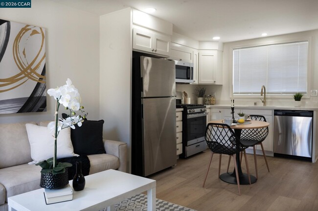 Photo - 4815 Appian Way