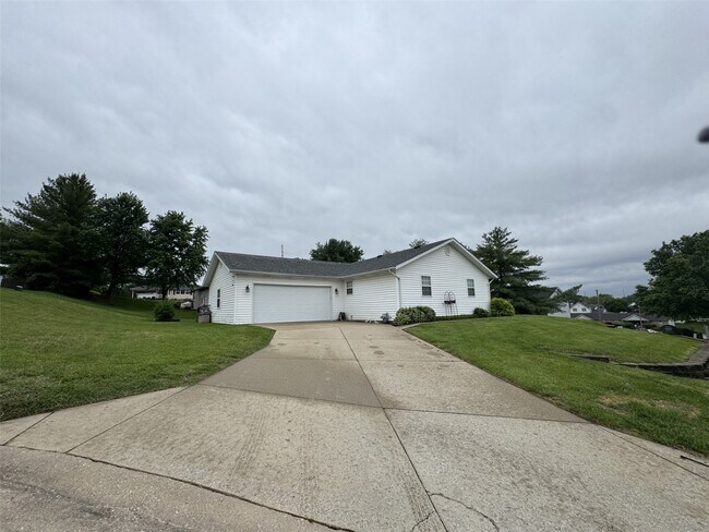 Photo - 102 S Riebeling St