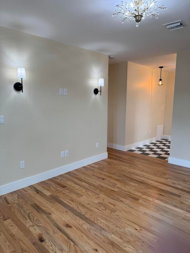 Photo - 231 N L St Unit 3