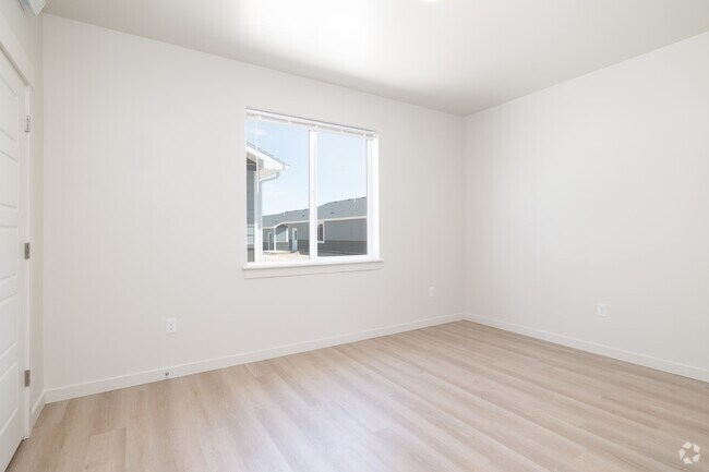 2BR, 1BA.- 980SF - Primary Bedroom