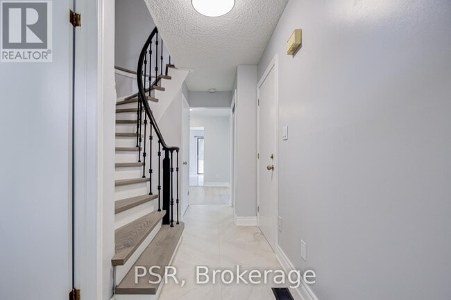 Photo - 166 Adele Crescent