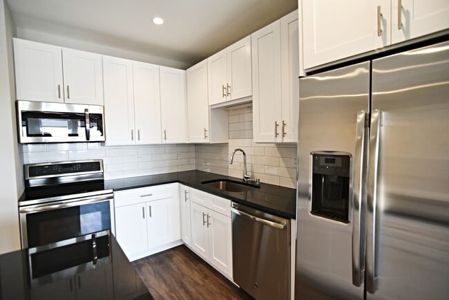 Photo - 3833 N Broadway Unidad 409