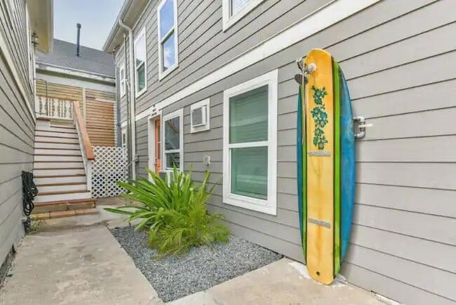 Building Photo - 1701 17th St Unit C