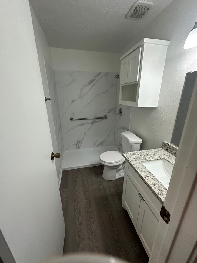 Building Photo - 709 Skylark Rd Unit False