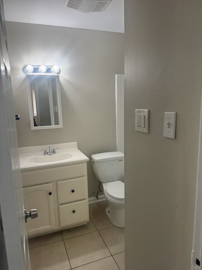 Photo - 8832 Dinkins St