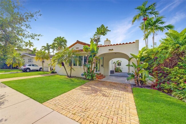 Building Photo - 1212 Medina Ave