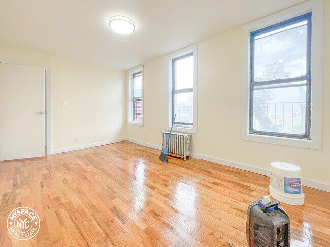 Photo - 381 Berry St Unidad 4B