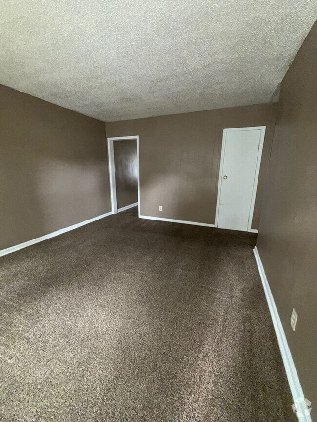 Building Photo - Charming 2-Bed End Unit in Quiet Quadplex-... Rental