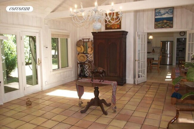 Photo - 185 Oakview Hwy