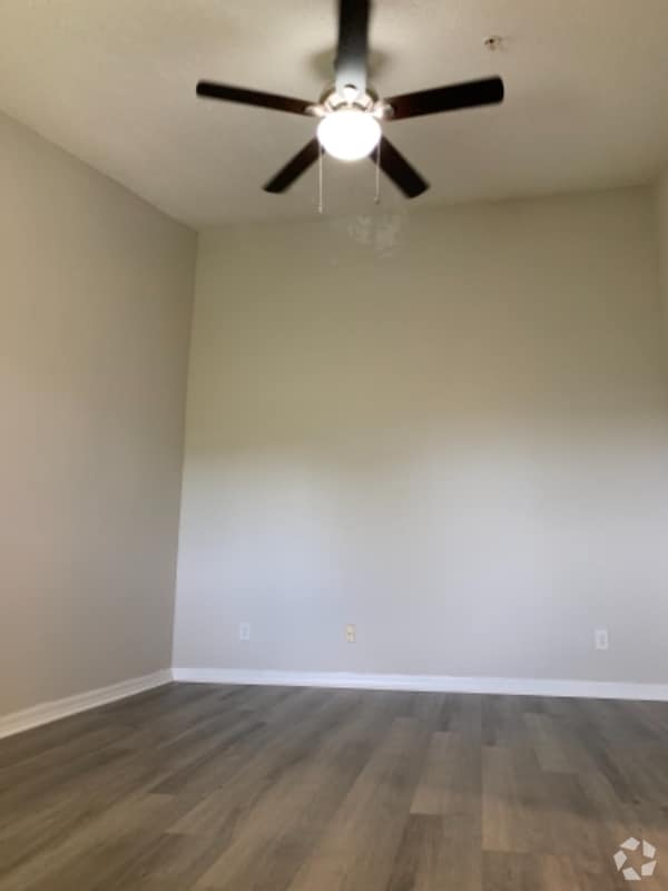 Building Photo - 9905 Westwood Dr Rental
