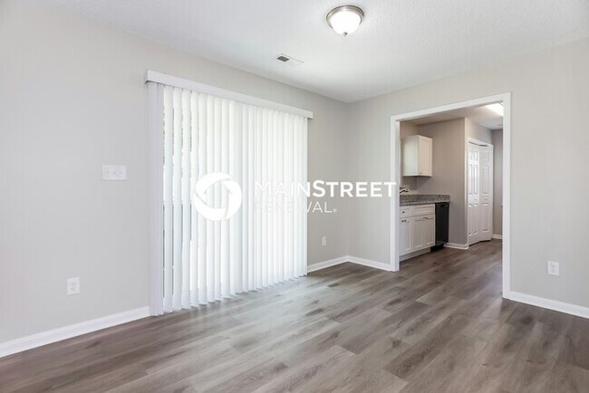 Photo - 3 Bedroom Pet-Friendly Home in CHARLOTTE, NC with Main Street Renewal