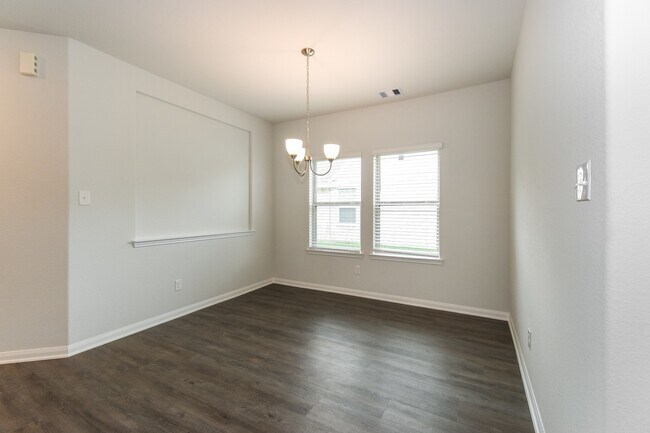 Photo - 321 Lk Wy Cir