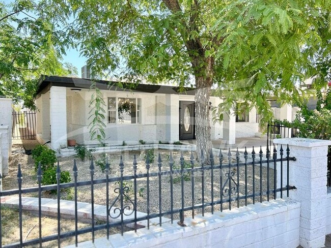 Photo - 281 S California St