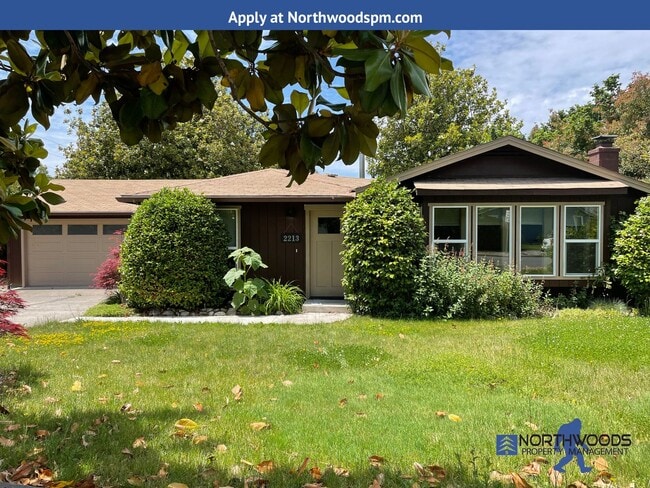 Building Photo - Secluded Back Yard-3 Bedrooms 2 Bathrooms plus Office or Bonus Room.