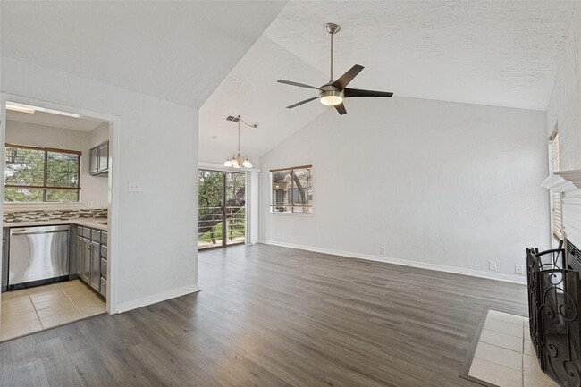 Photo - 6810 Deatonhill Dr Unit 204