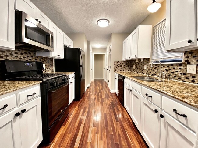 Photo - Stylish & Convenient 3/2/2 Home in Jenks
