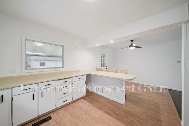 Photo - 219 E 45th Ct
