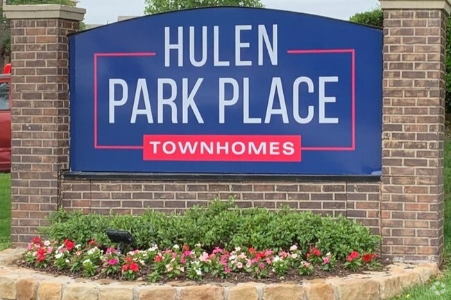 Building Photo - Hulen Park Place Townhomes