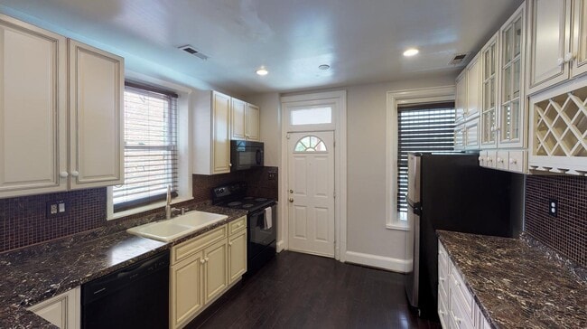 Photo - 2411 First St NW