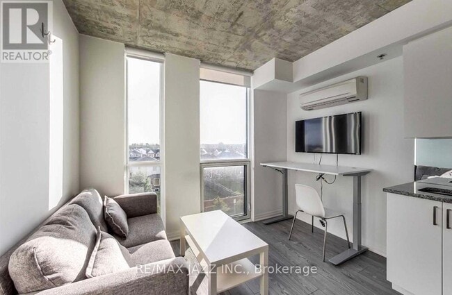 Photo - 1900 Simcoe St N Unit 240