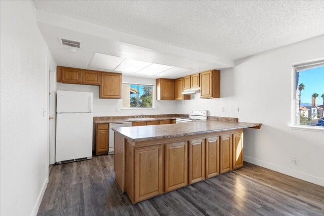 Building Photo - 3649 S Van Dyke Ave Unit Van Dyke C