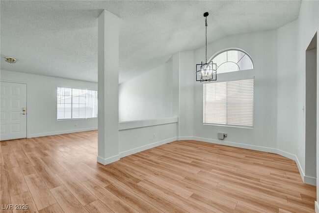 Photo - 904 Ambusher St