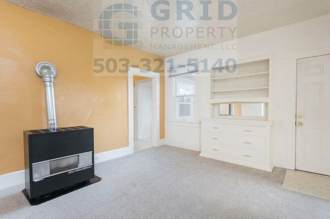 Photo - Charming 2 Bedroom Apartment Available in Milwaukie - Private Fenced-In Yard! Unidad 01