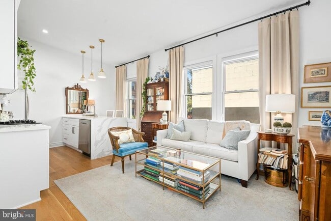 Building Photo - 317 3rd St SE Unit 33