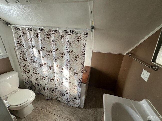 Photo - 510 William St