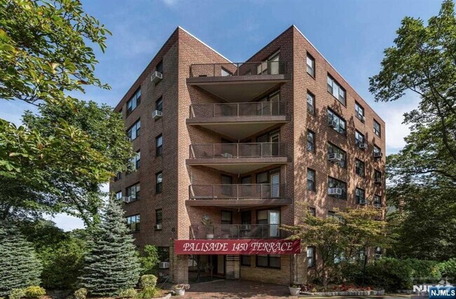 Building Photo - 1450 Palisade Ave Unit 6E Rental