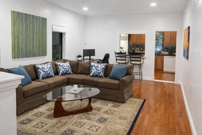 Photo - 625 Selkirk St