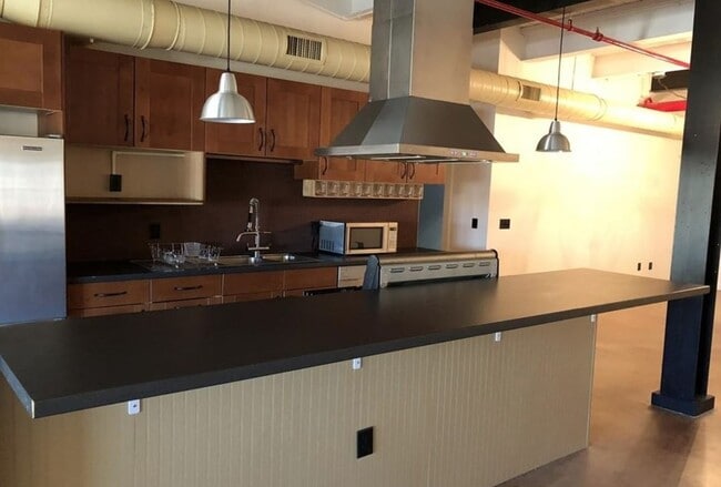 Building Photo - 406 Lincoln St Unit 206