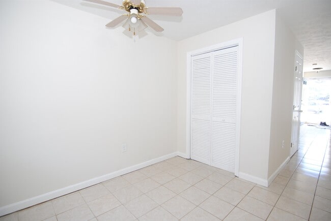 Photo - 18 Cadogan Way