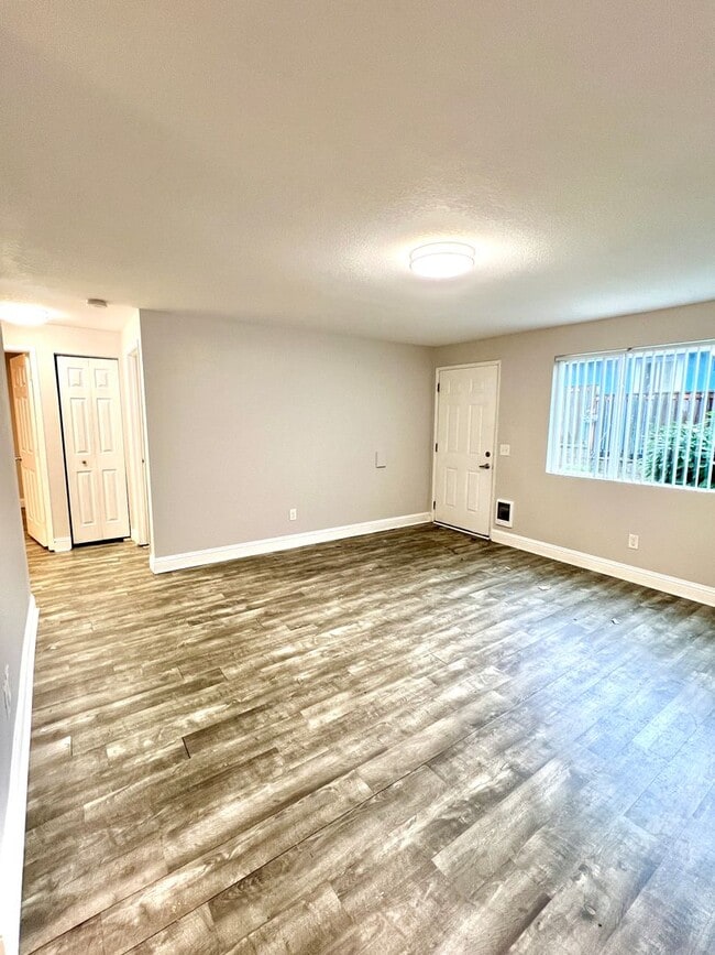 Photo - LUPUS01 Unit #2