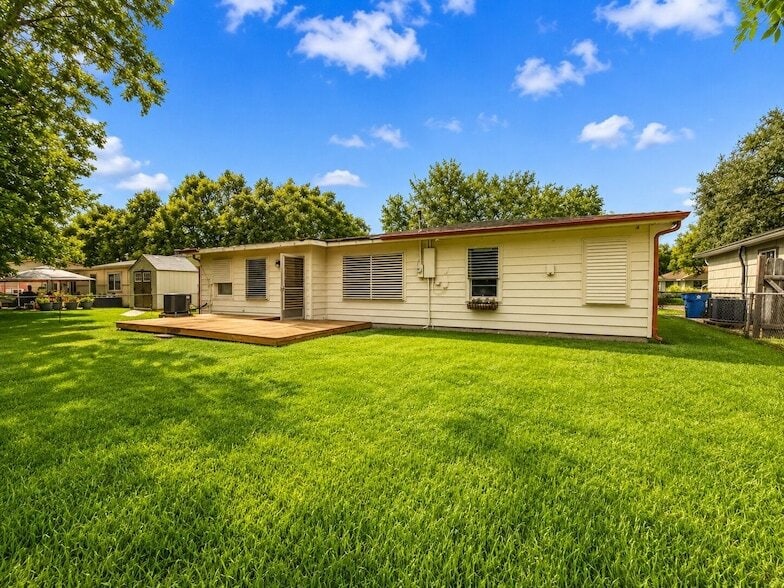 Photo - 5013 Live Oak Dr