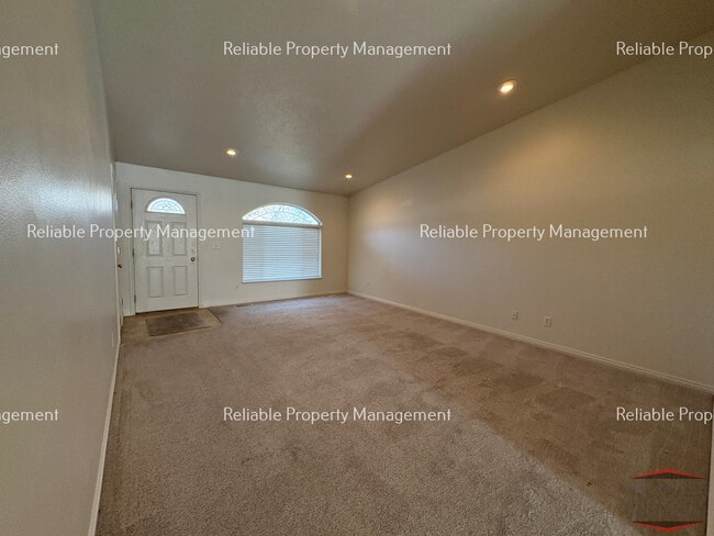 Photo - 1400 Falcon Dr