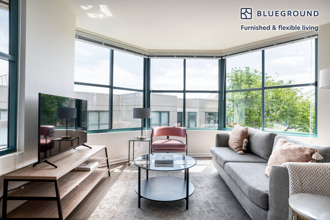Building Photo - 2 Townsend St Unit FL5-ID1399 Rental