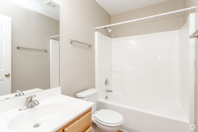 2BR, 2BA - Sandpiper/885 SF - Bathroom