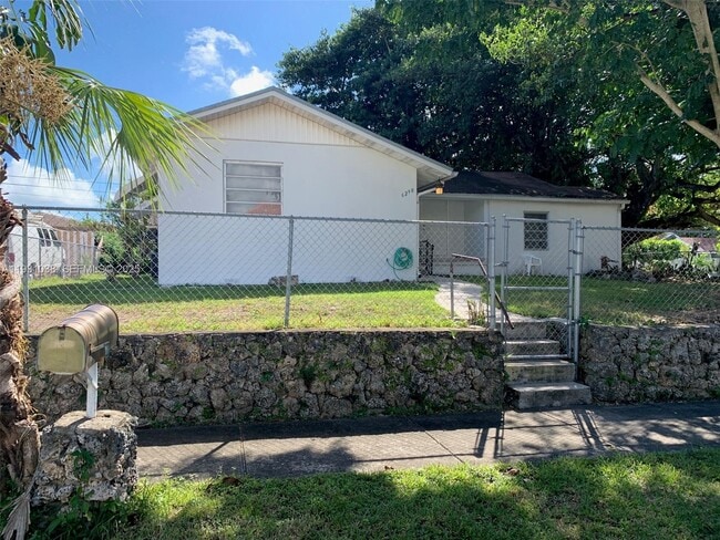 Building Photo - 6290 SW 39th St Unit 0