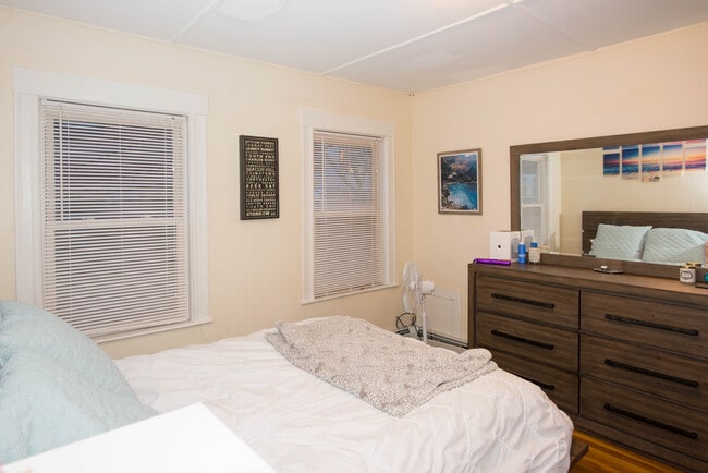 19 Sunset St