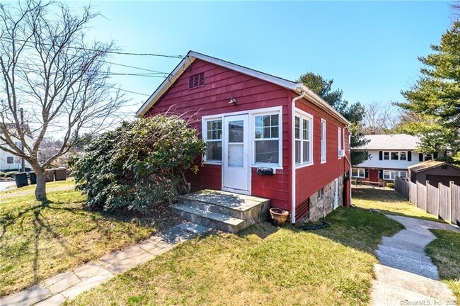 Building Photo - 15 Duncanson St