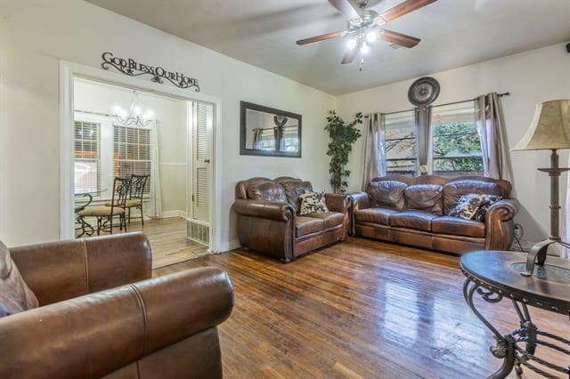 Photo - 2200 Montrose St