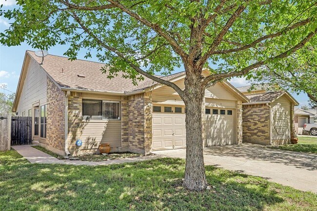 Building Photo - 13355 Water Oak Ln Unit B