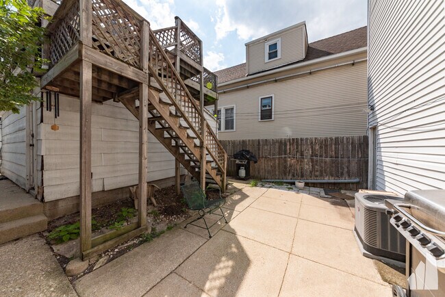 Photo - 1421 W Fletcher St Unit 2R